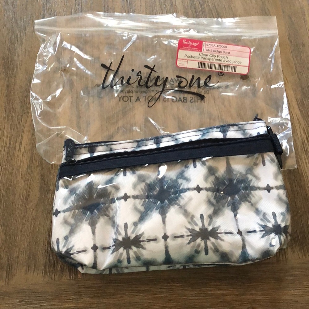 31 clear clip pouch
